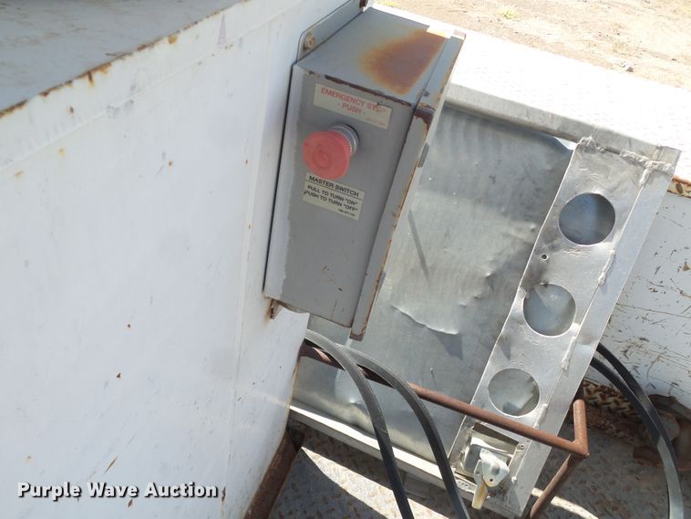 image for item GC9018 1999 GMC C6500 bucket truck