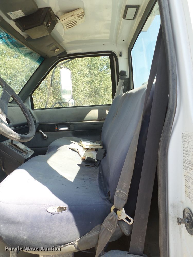 image for item GC9018 1999 GMC C6500 bucket truck