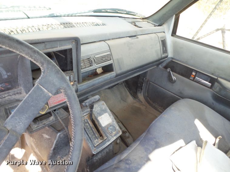 image for item GC9018 1999 GMC C6500 bucket truck