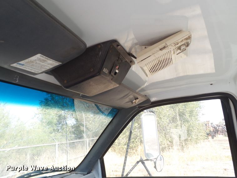 image for item GC9018 1999 GMC C6500 bucket truck