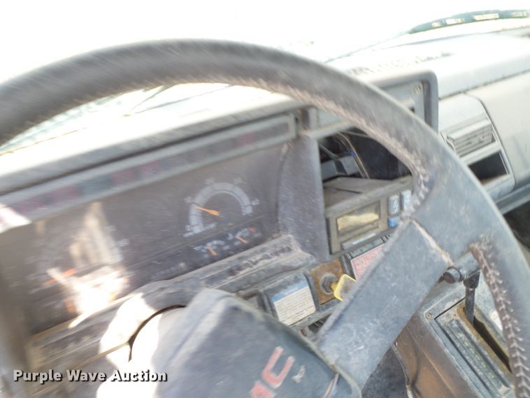 image for item GC9018 1999 GMC C6500 bucket truck