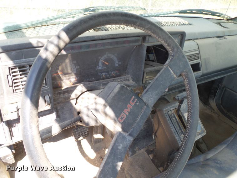 image for item GC9018 1999 GMC C6500 bucket truck