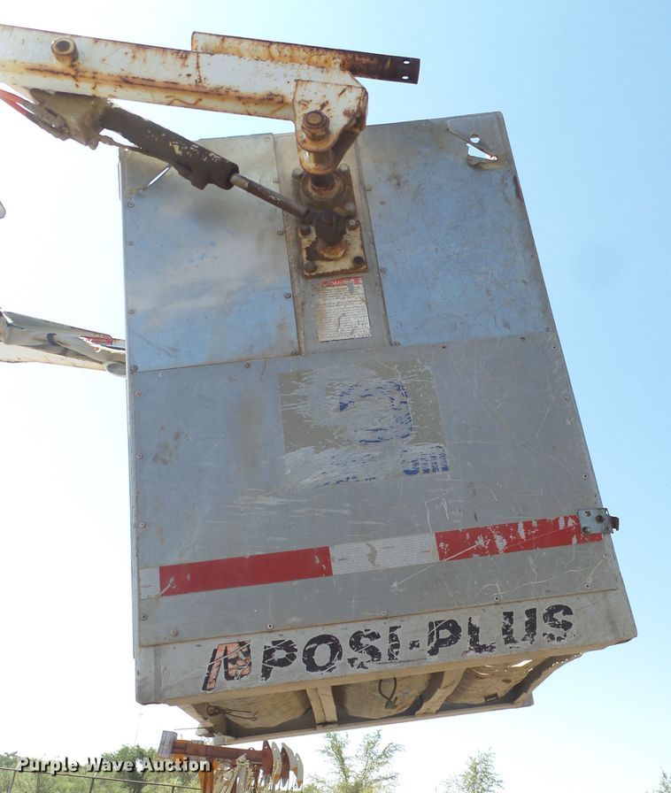 image for item GC9018 1999 GMC C6500 bucket truck