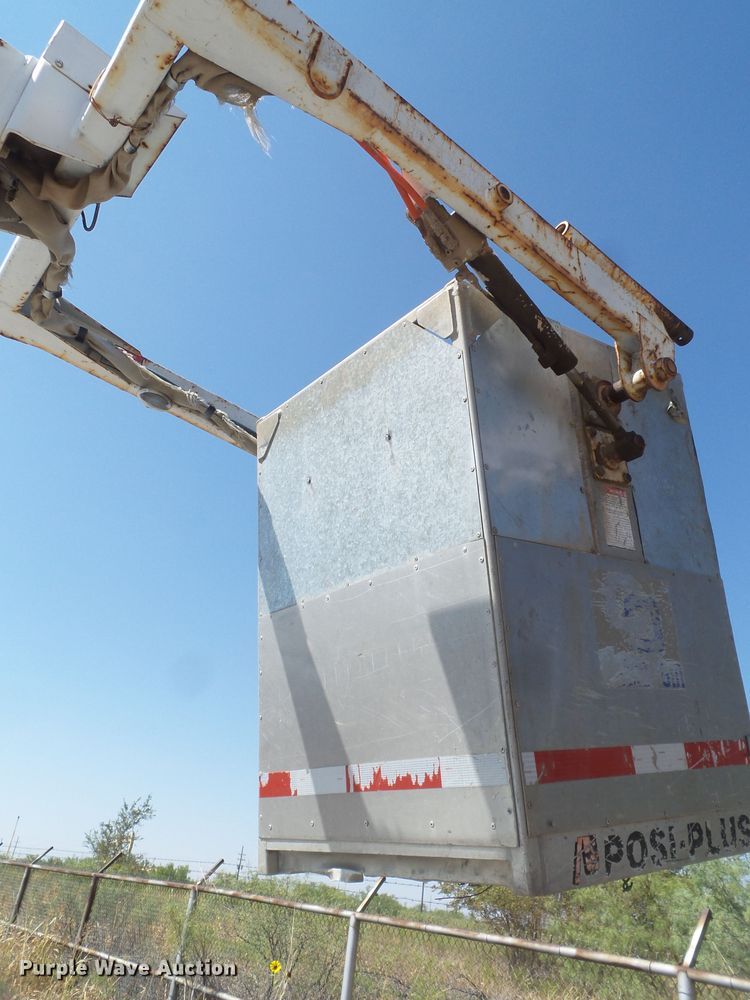 image for item GC9018 1999 GMC C6500 bucket truck