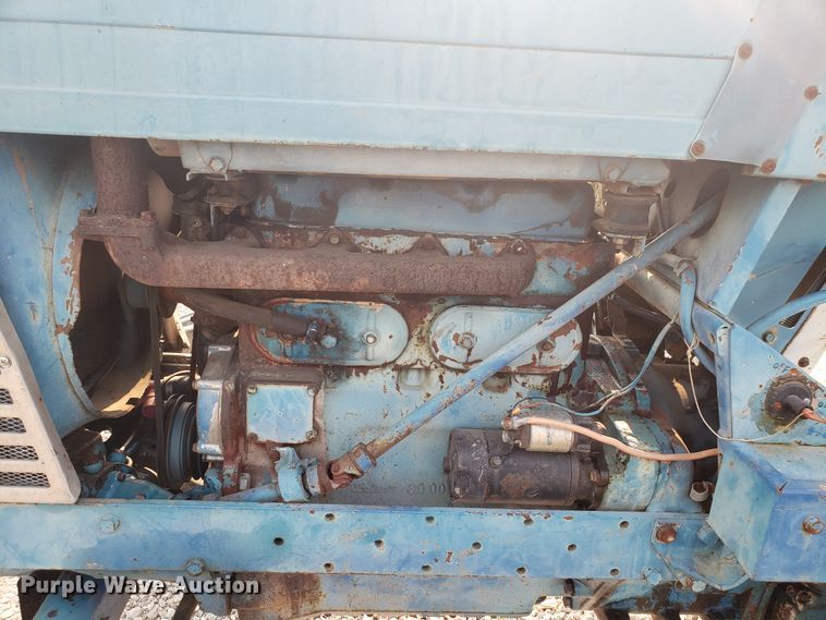 image for item GF9249 Long 910 tractor