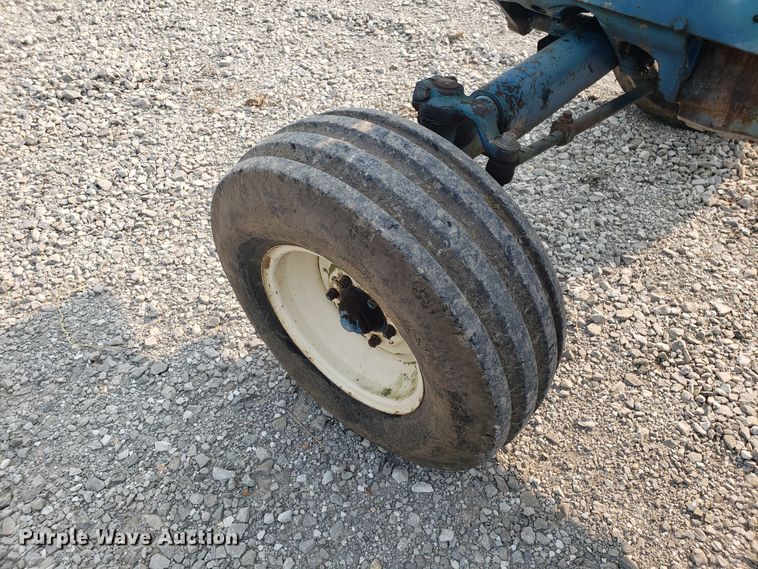 image for item GF9249 Long 910 tractor