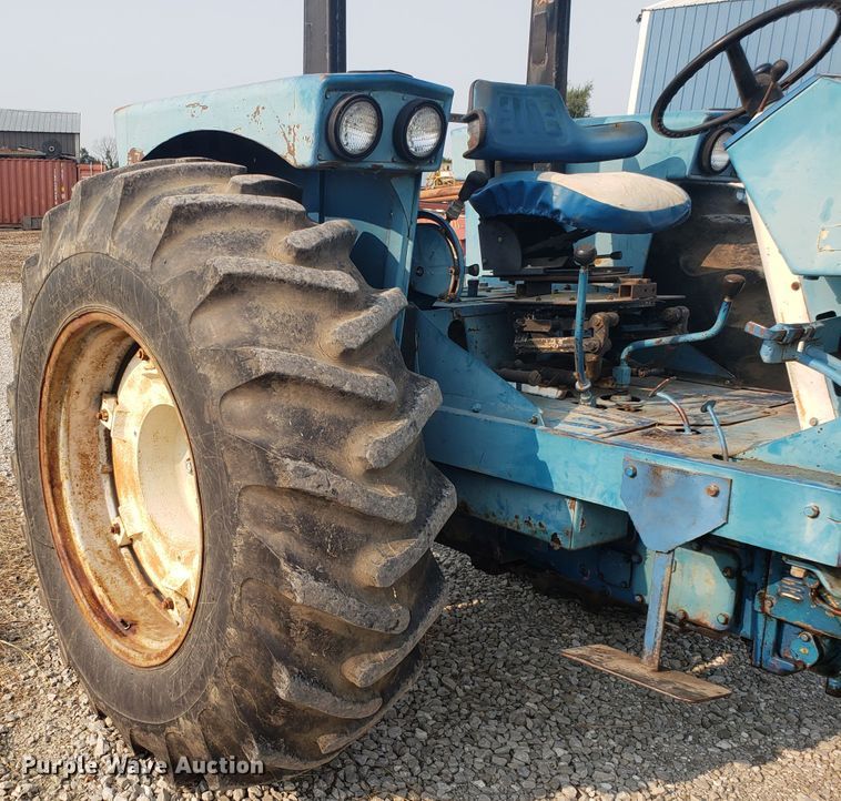 image for item GF9249 Long 910 tractor