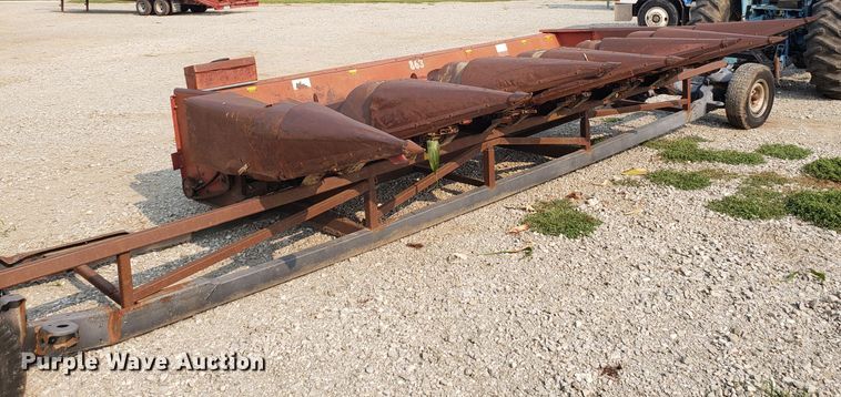 image for item GF9254 International 863 corn head