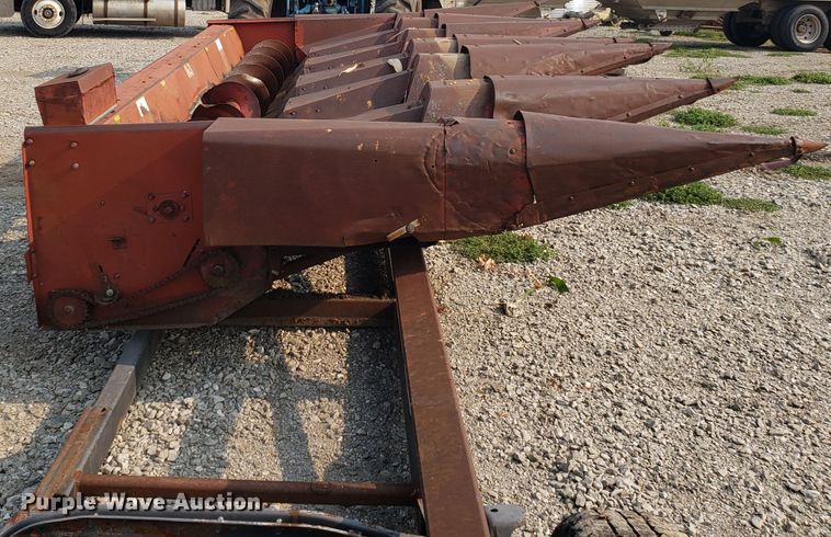 image for item GF9254 International 863 corn head