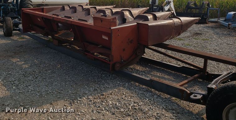 image for item GF9254 International 863 corn head