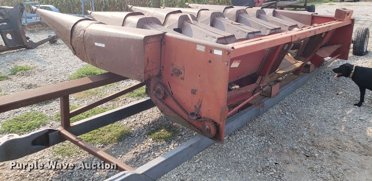 image for item GF9254 International 863 corn head