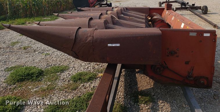 image for item GF9254 International 863 corn head