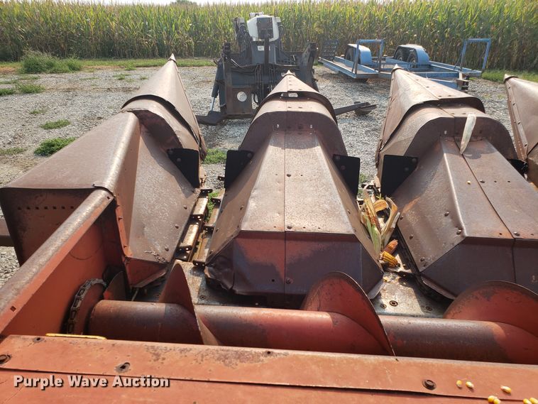 image for item GF9254 International 863 corn head