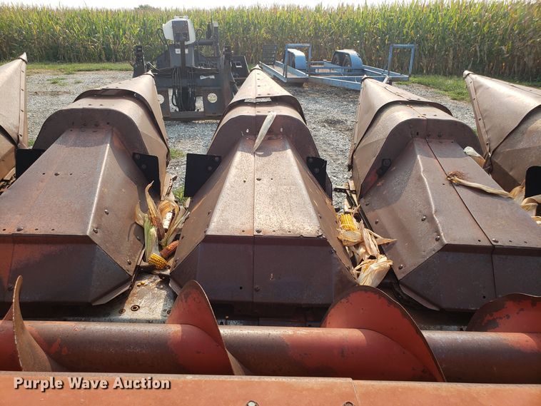 image for item GF9254 International 863 corn head