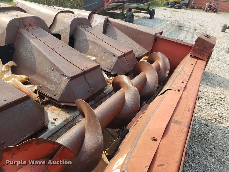 image for item GF9254 International 863 corn head