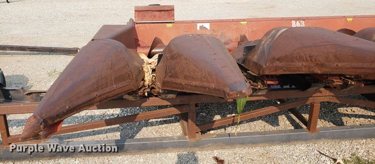 image for item GF9254 International 863 corn head