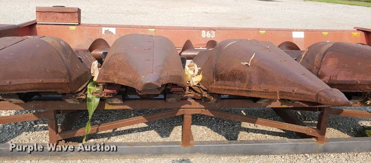 image for item GF9254 International 863 corn head