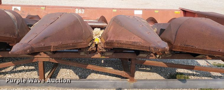 image for item GF9254 International 863 corn head
