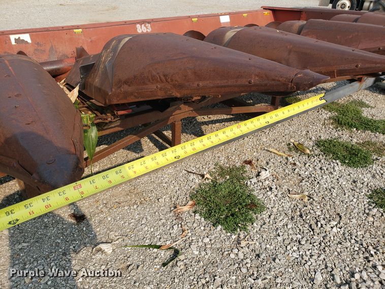 image for item GF9254 International 863 corn head