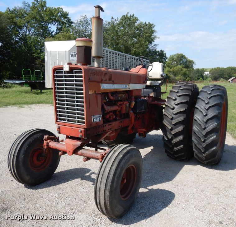 image for item GG9114 1968 International 1256 tractor