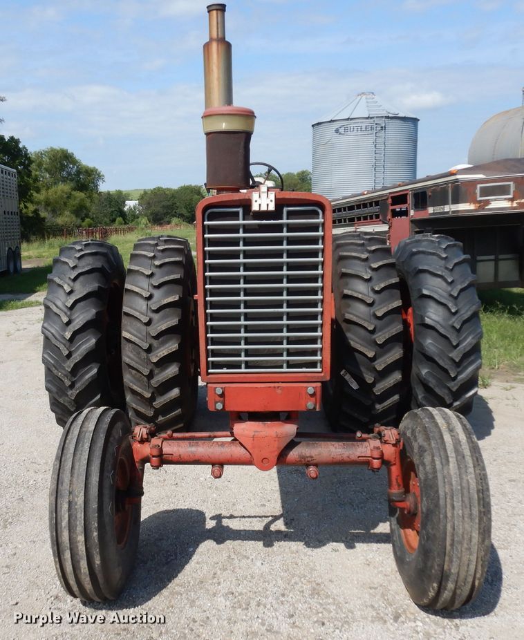 image for item GG9114 1968 International 1256 tractor