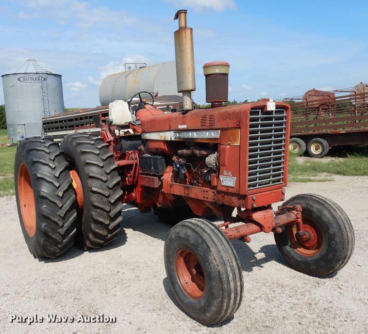 image for item GG9114 1968 International 1256 tractor