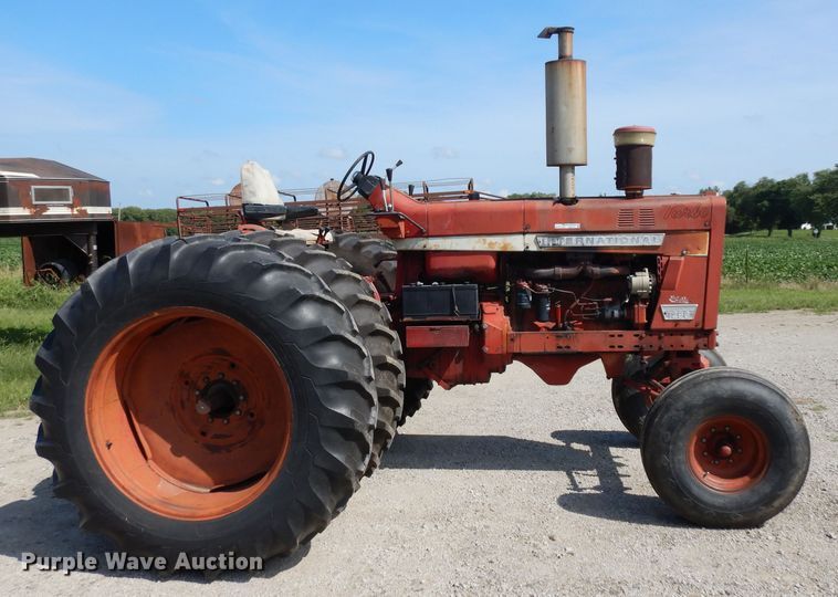 image for item GG9114 1968 International 1256 tractor