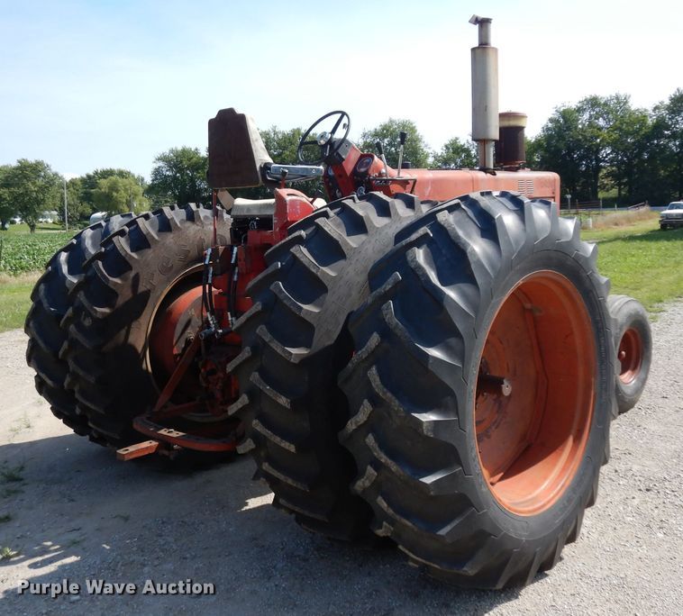 image for item GG9114 1968 International 1256 tractor