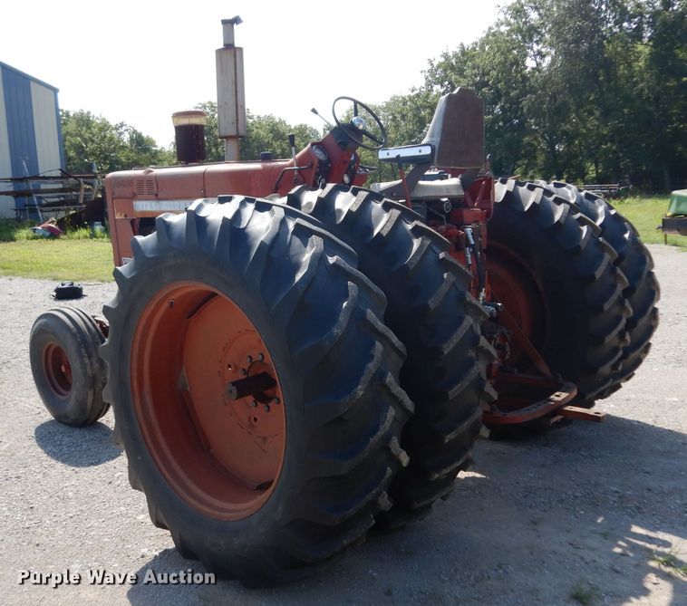 image for item GG9114 1968 International 1256 tractor