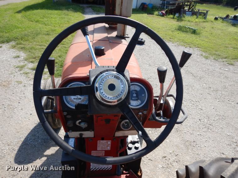 image for item GG9114 1968 International 1256 tractor