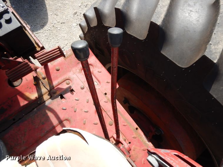 image for item GG9114 1968 International 1256 tractor