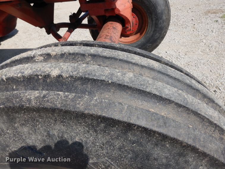 image for item GG9114 1968 International 1256 tractor