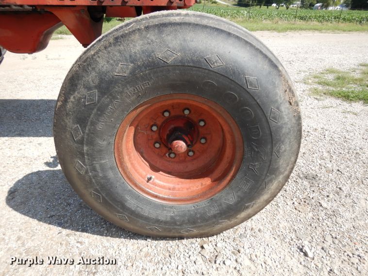 image for item GG9114 1968 International 1256 tractor