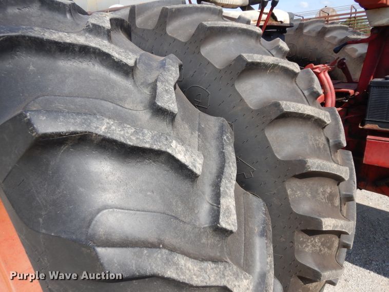 image for item GG9114 1968 International 1256 tractor