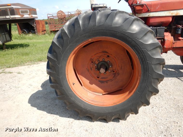 image for item GG9114 1968 International 1256 tractor