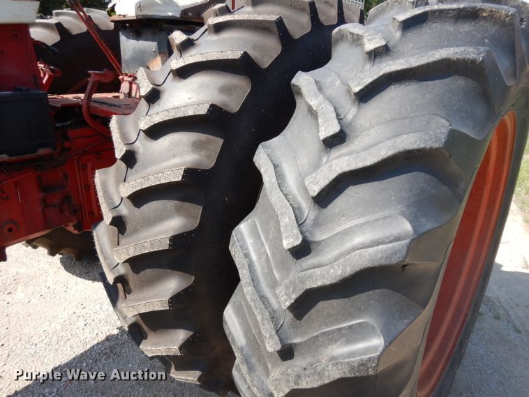 image for item GG9114 1968 International 1256 tractor