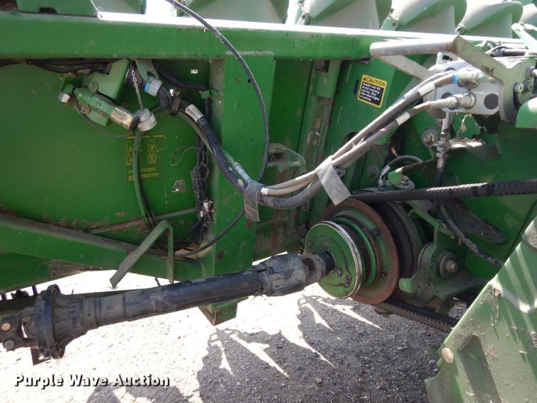 image for item GG9138 1998 John Deere 893 corn head