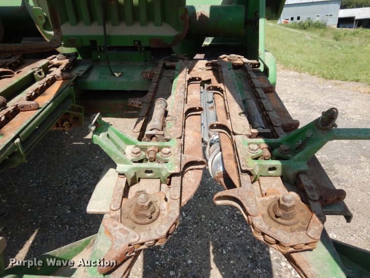 image for item GG9138 1998 John Deere 893 corn head