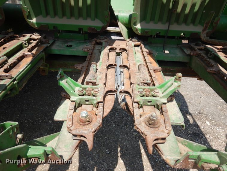 image for item GG9138 1998 John Deere 893 corn head