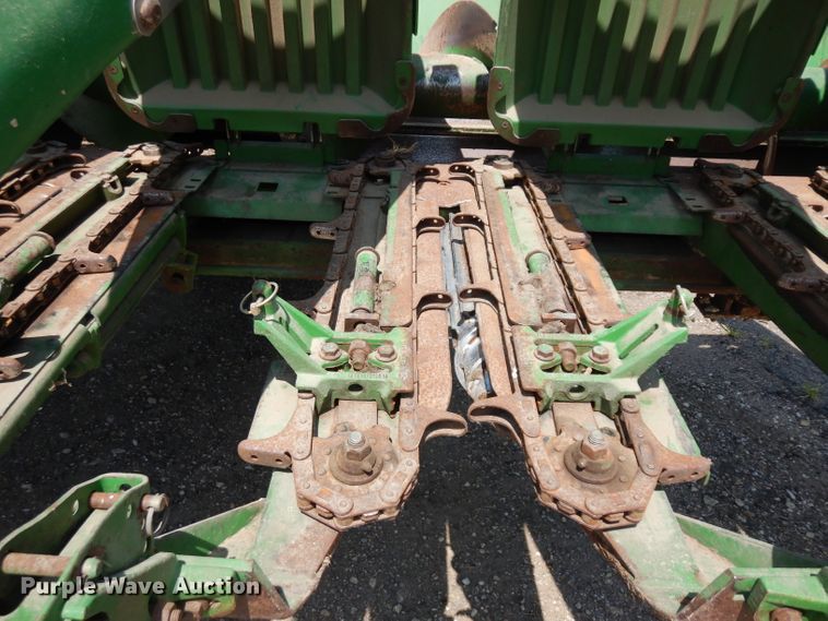 image for item GG9138 1998 John Deere 893 corn head