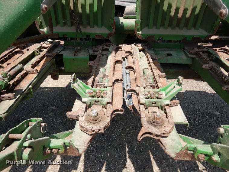 image for item GG9138 1998 John Deere 893 corn head