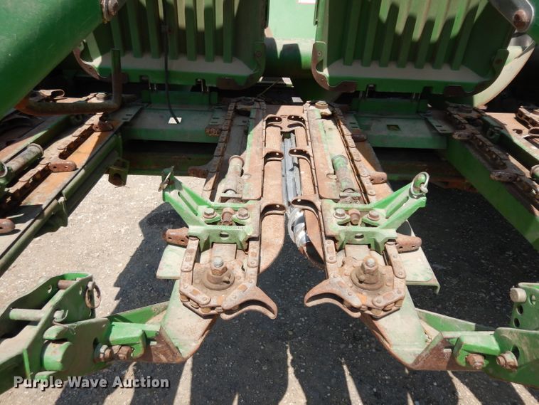 image for item GG9138 1998 John Deere 893 corn head