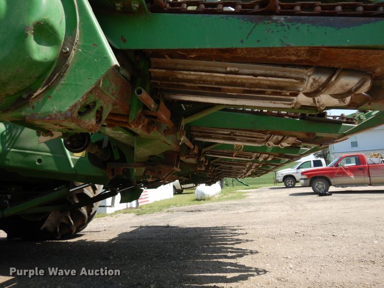 image for item GG9138 1998 John Deere 893 corn head