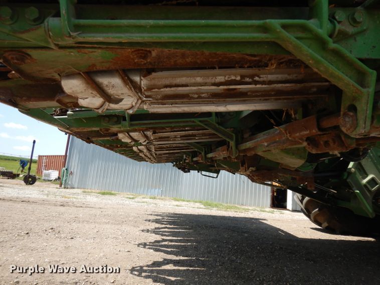 image for item GG9138 1998 John Deere 893 corn head