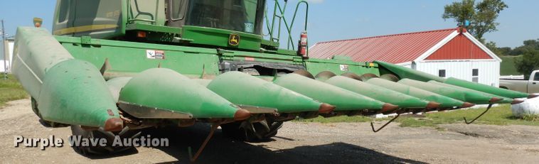 image for item GG9138 1998 John Deere 893 corn head