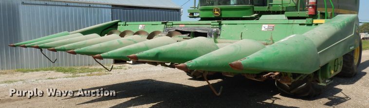 image for item GG9138 1998 John Deere 893 corn head