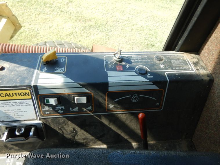 image for item GG9139 1997 New Holland 2550 windrower