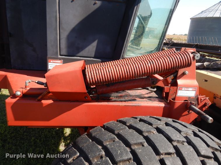 image for item GG9139 1997 New Holland 2550 windrower