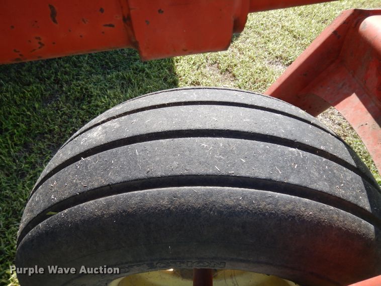 image for item GG9139 1997 New Holland 2550 windrower