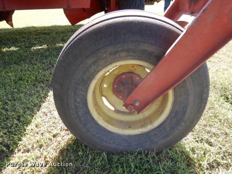 image for item GG9139 1997 New Holland 2550 windrower